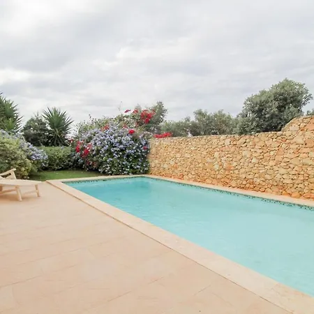 - 4 Double Bedroom With Pool Vilă Għarb