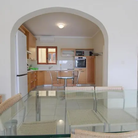 - 4 Double Bedroom With Pool *