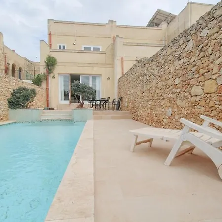 - 4 Double Bedroom With Pool *