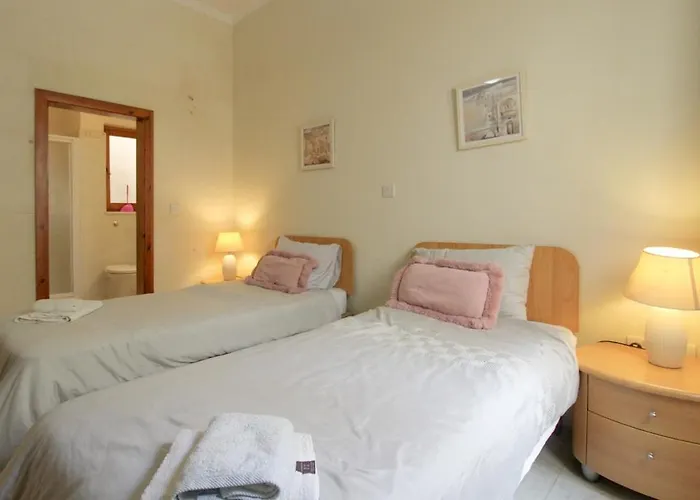 Vilă - 4 Double Bedroom With Pool Għarb