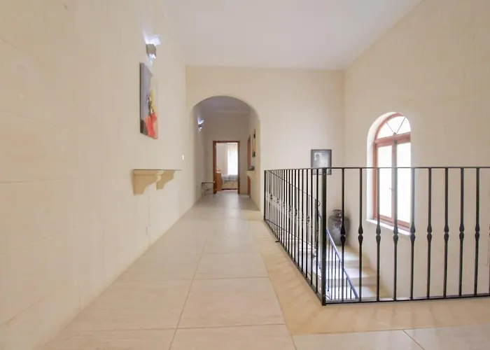 Vilă - 4 Double Bedroom With Pool *