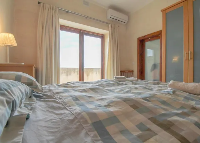 Vilă - 4 Double Bedroom With Pool