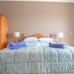- 4 Double Bedroom With Pool Għarb