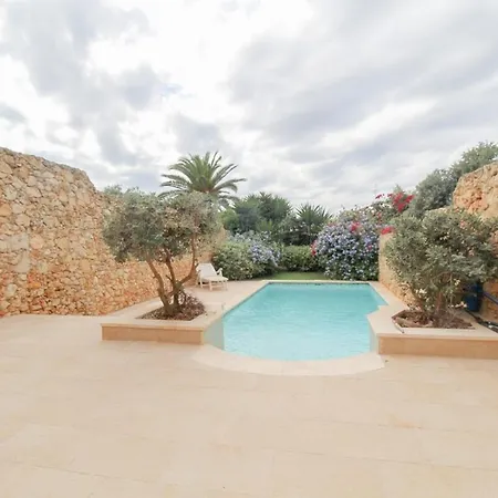 - 4 Double Bedroom With Pool Willa Għarb