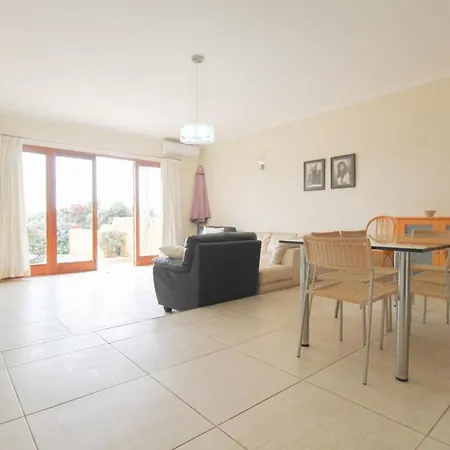 - 4 Double Bedroom With Pool Willa