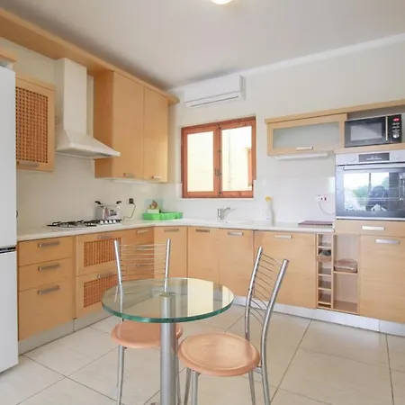 - 4 Double Bedroom With Pool Willa *