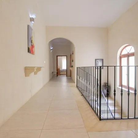 Willa - 4 Double Bedroom With Pool *