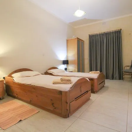 - 4 Double Bedroom With Pool فيلة Għarb