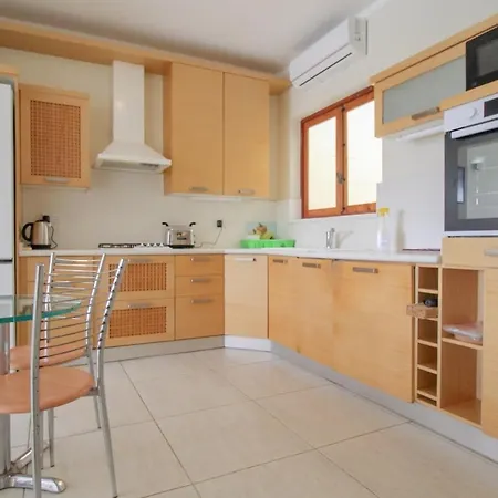 فيلة - 4 Double Bedroom With Pool