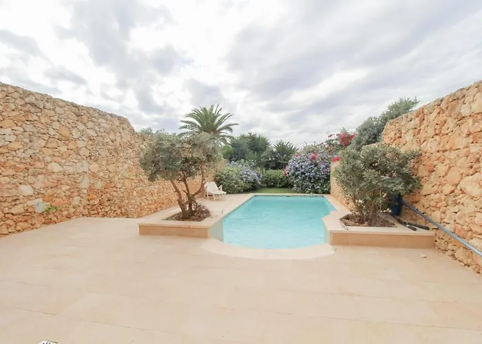 - 4 Double Bedroom With Pool فيلة Għarb