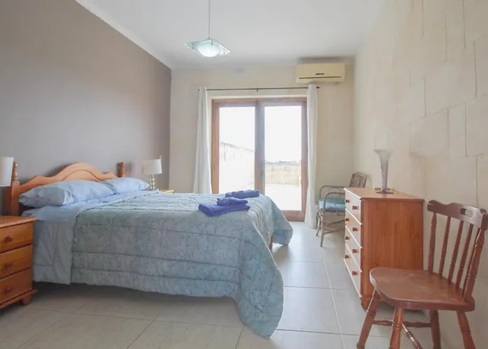 Villa - 4 Double Bedroom With Pool *