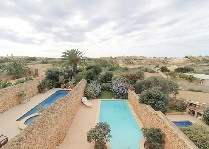 - 4 Double Bedroom With Pool Villa *