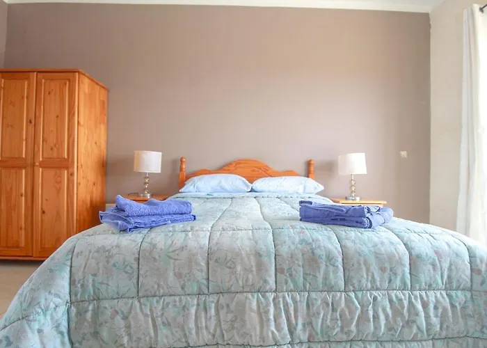 - 4 Double Bedroom With Pool Għarb