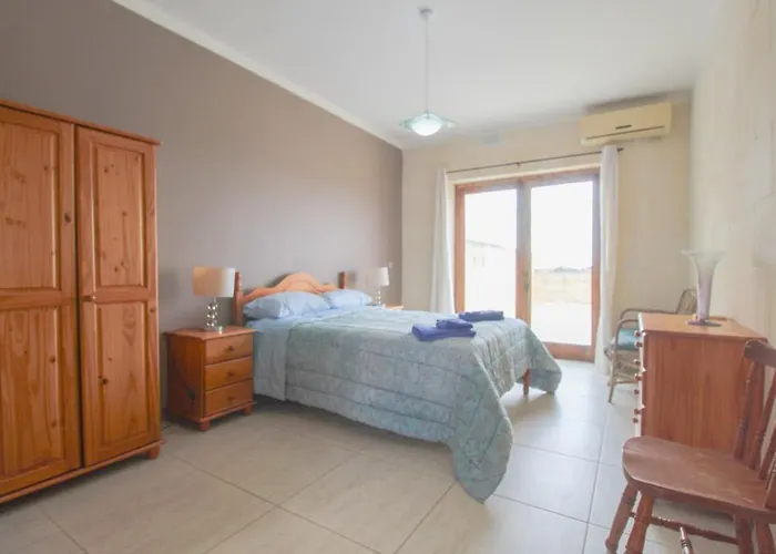 - 4 Double Bedroom With Pool * Għarb