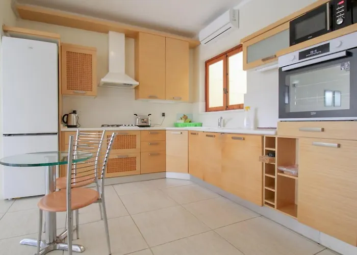 Villa - 4 Double Bedroom With Pool